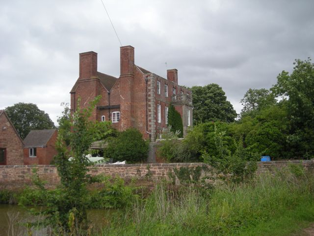 File:Pool Hall - geograph.org.uk - 884228.jpg