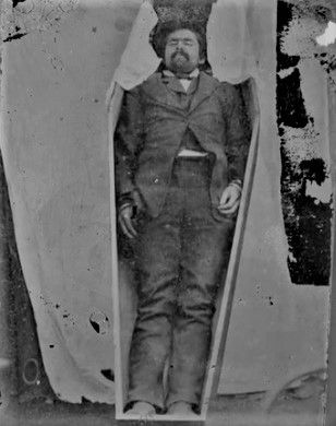 File:Stephen D. Richards in Coffin, 1879.jpg