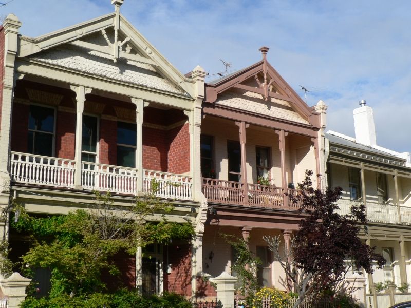 File:Timber terraces in madden street albert park.jpg