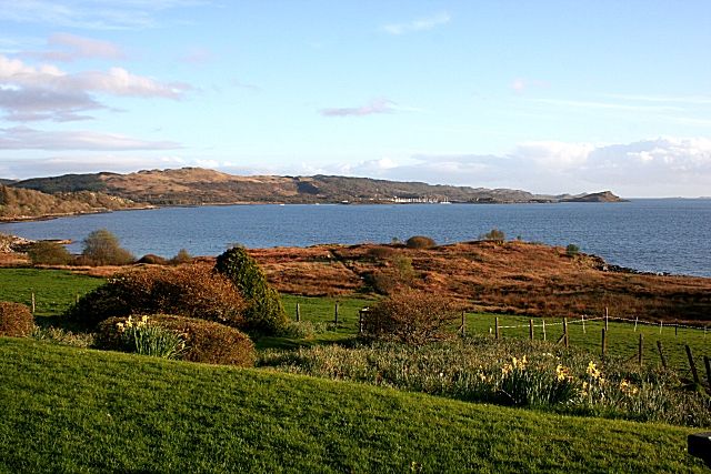 File:Asknish Bay - geograph.org.uk - 1272932.jpg