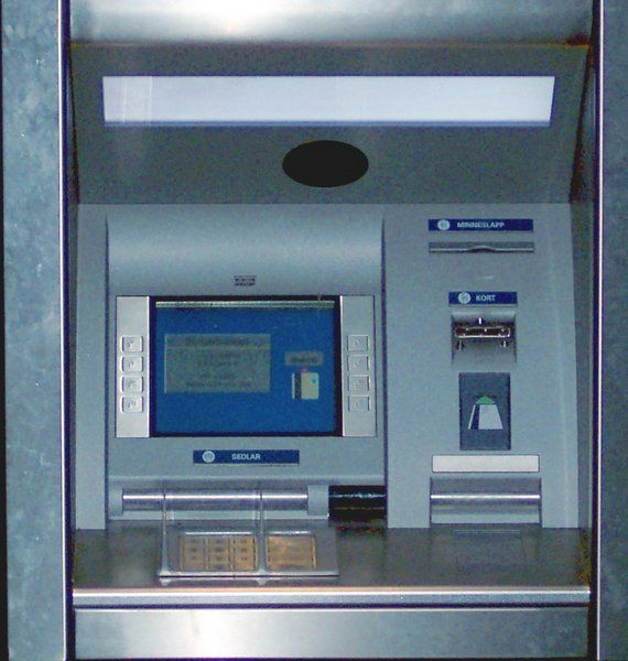 File:Bankomat 050421.jpg