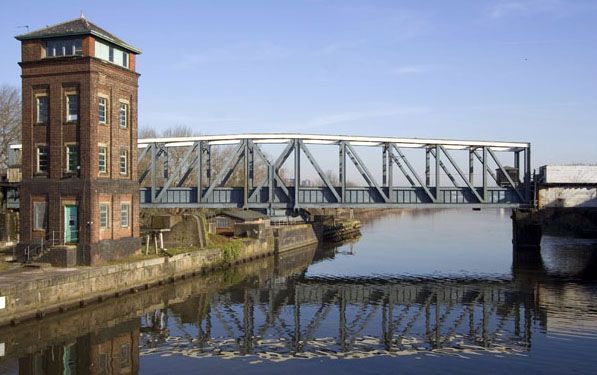 File:Barton Aqueduct - geograph.org.uk - 690108.jpg