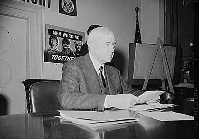 File:JesseHolmanJonesAtDesk.jpg