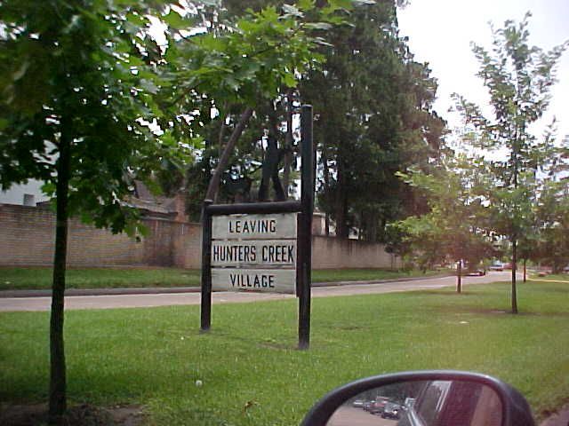 File:LeavingHuntersCreekVillageTexasStreetSign.JPG