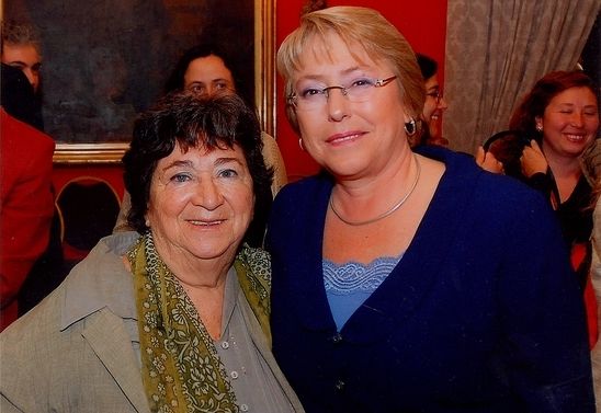 File:Mireya Baltra y Michelle Bachelet.jpg