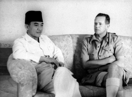 File:P03531.001EatonSukarno1947.jpg