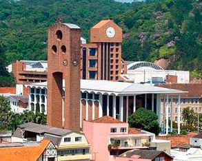 File:Pfarrkirche irgreja matriz blumenau brasilien boehm.jpg