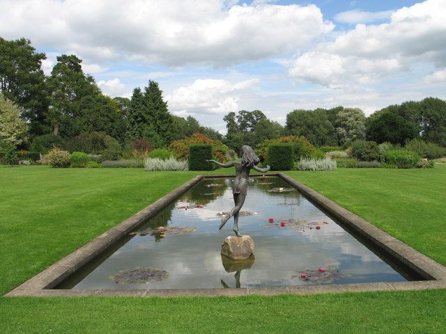 File:Waterperry Gardens - geograph.org.uk - 1484616.jpg