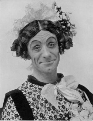 File:Dan Leno Dressed for the Park.jpg