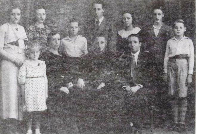 File:Family of Lamamie de Clairac.jpg