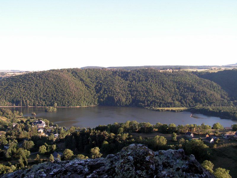 File:Lac Chambon.jpg