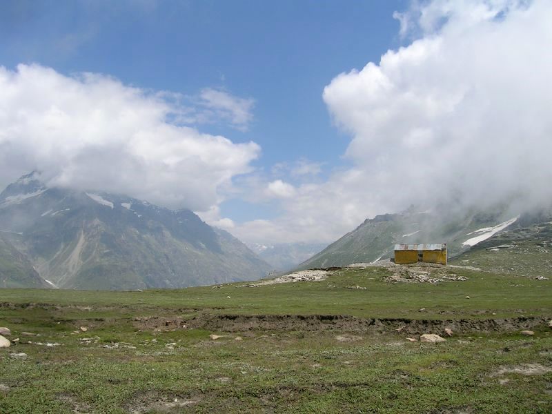 File:Mountains near Rohtang Pass, Himachal Pradesh.jpg