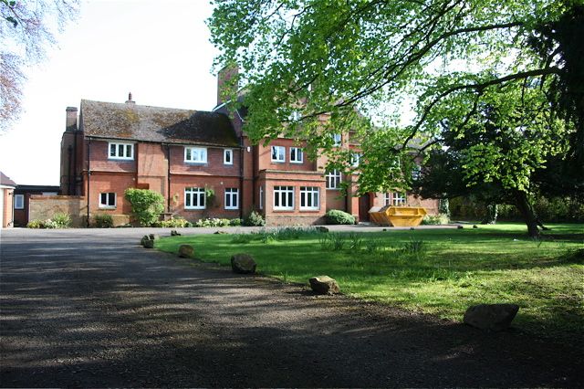 File:Beechwood House - geograph.org.uk - 784782.jpg