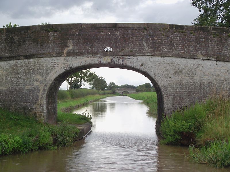 File:Bridge 20, Shropshire Union Canal.jpg