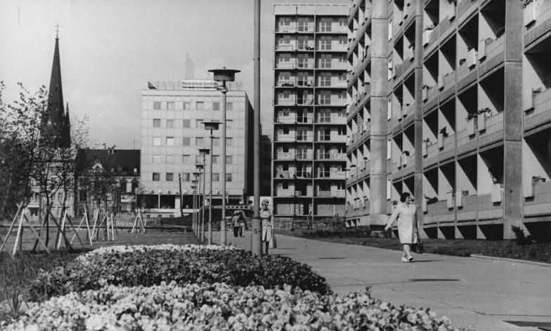 File:Bundesarchiv Bild 183-N0617-0323, Gera, Wohnblocks.jpg