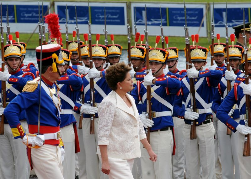 File:Dilma soldier inspection3.JPG