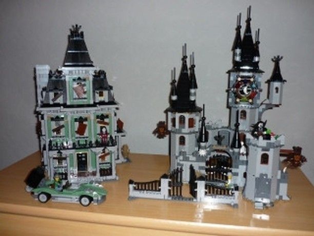 File:Haunted House and Vampyre Castle.jpg