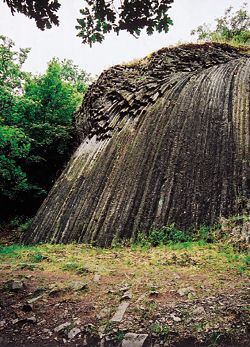 File:Kamenný vodopád (Slovakia).jpg