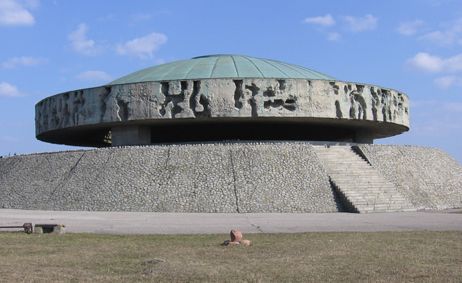 File:Majdanek - ashes mount.jpg