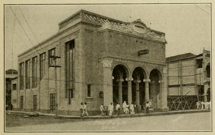 File:Palace Theatre, Iloilo, Philippines in 1930.png