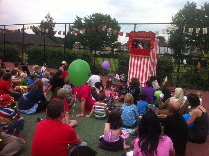 File:Punch and judy at a fete.jpg