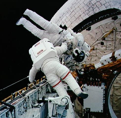 File:STS-54 Harbaugh carries Runco.jpg