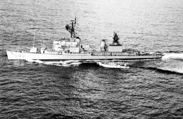 File:USS Higbee (DD-806) underway in 1969.jpg