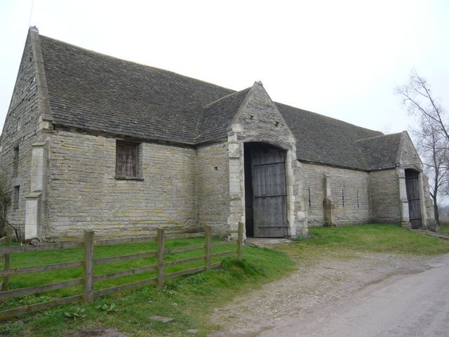 File:Ashleworth Tithe Barn.JPG