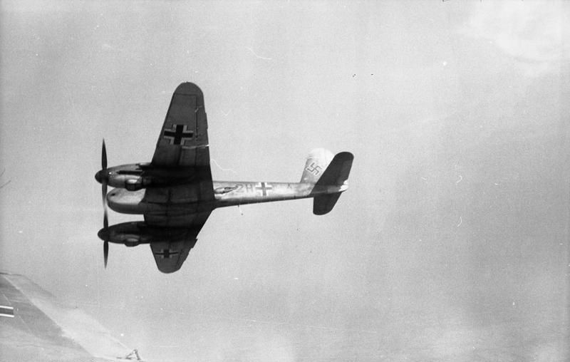 File:Bundesarchiv Bild 101I-363-2270-09, Frankreich, Flugzeug Me 210.jpg