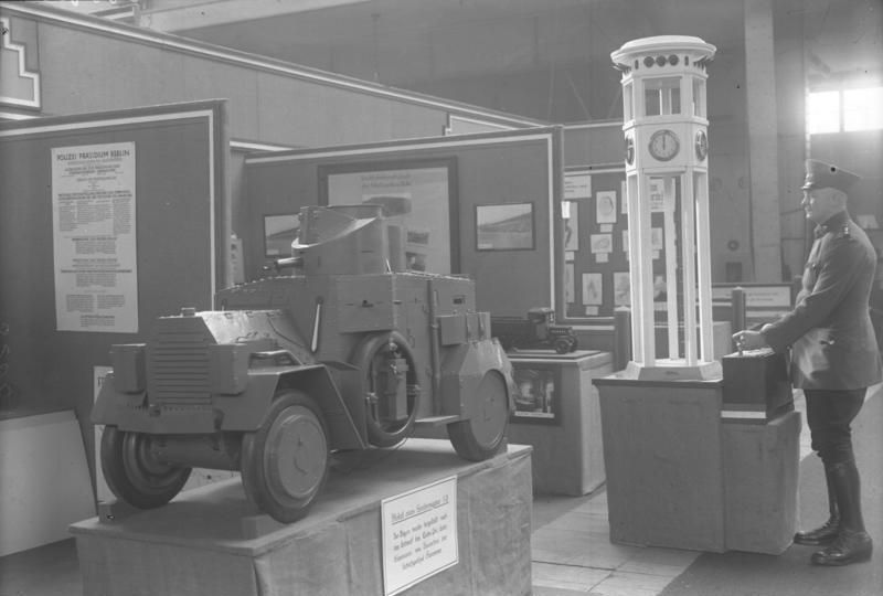 File:Bundesarchiv Bild 102-03202, Berlin, Internationale Polizeiausstellung.jpg