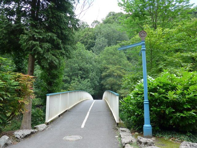 File:Footbridge in Derwent Gardens (geograph 4595667).jpg