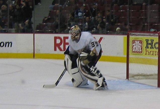 File:Giguere-stance.jpg