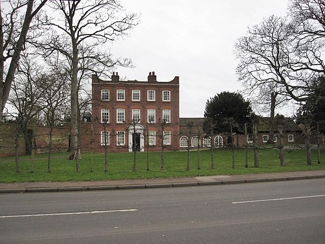 File:Grove House, Fenstanton-geograph.org.uk-2675417.jpg