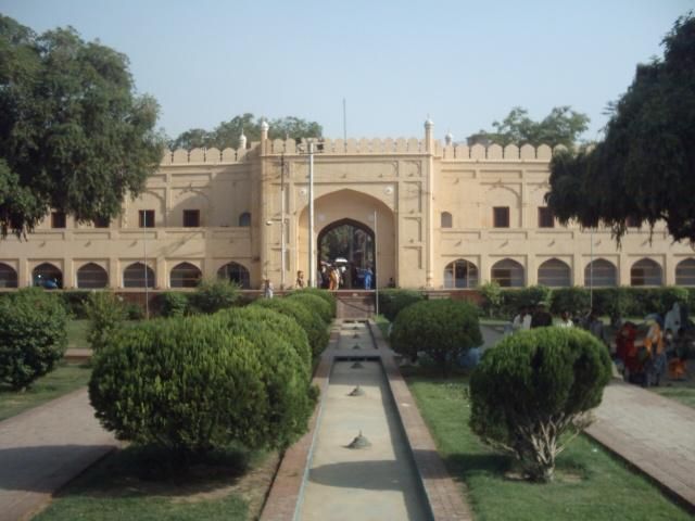 File:Hazuri Bagh.JPG