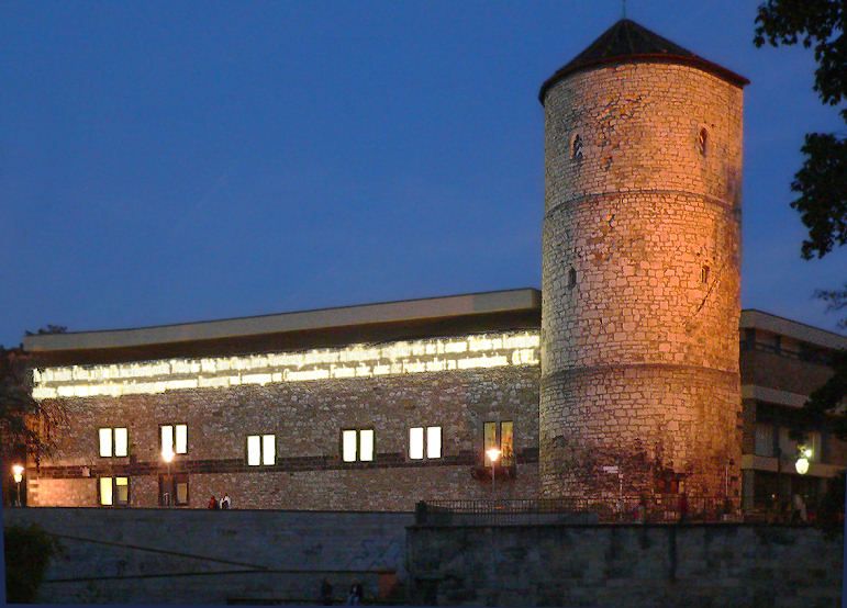 File:Historisches Museum Hannover Nacht.jpg