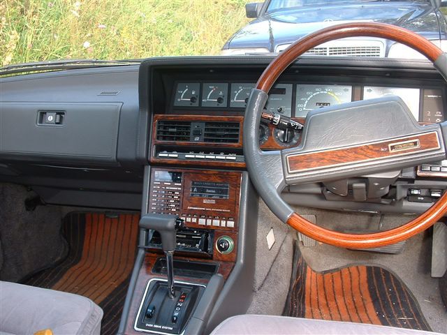 File:Mazda Luce 2.0 Genteel-X dash.jpg