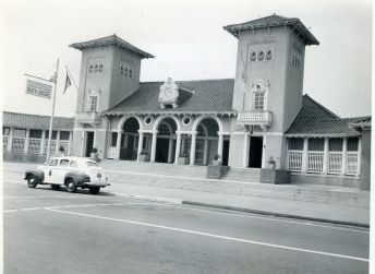 File:Nahantbr-bathhouse-1941.jpg