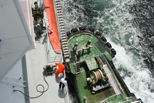 File:Pilot boarding in Tokyo bay.jpg