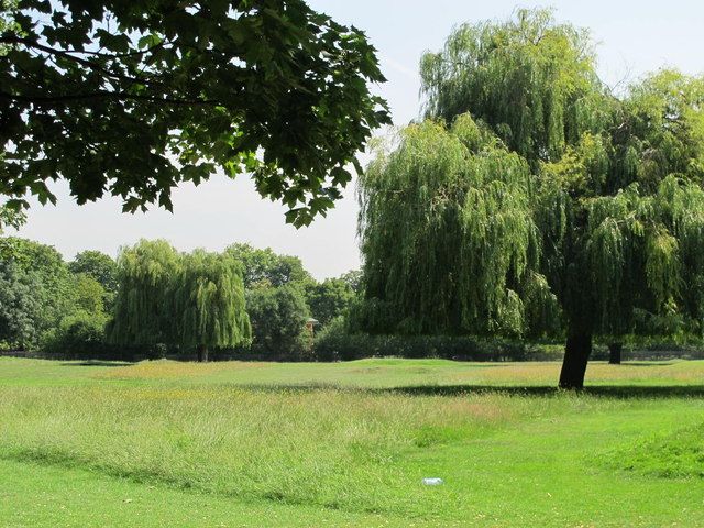 File:Queens Park - geograph.org.uk - 2540040.jpg