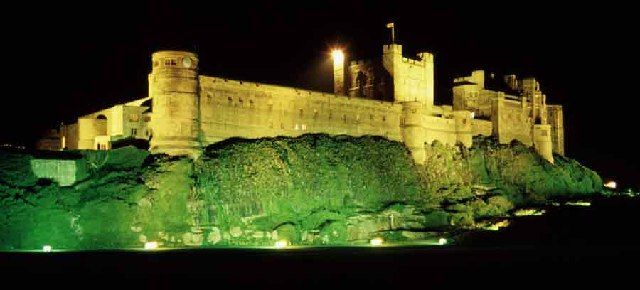 File:BamburghCastleAtNight(ChristineMatthews)Oct2000.jpg