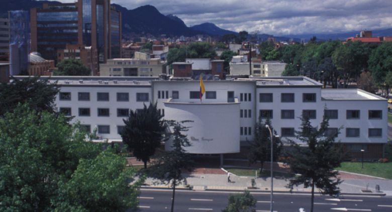 File:ClinicaBarraquerBogota.jpg