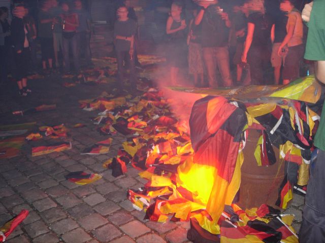 File:German flag burning 2.jpg