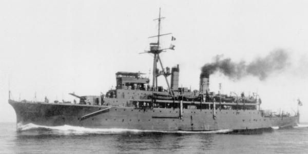 File:Japanese submarine tender Jingei 1923.jpg