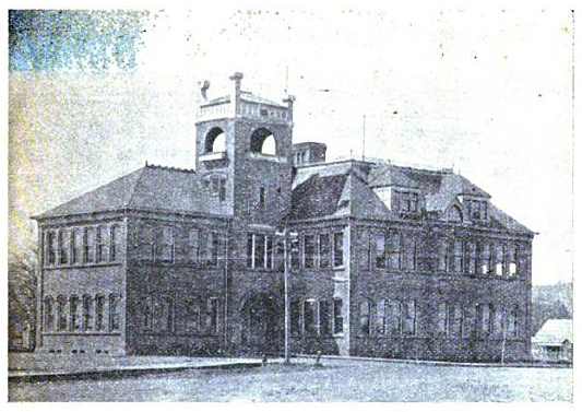 File:Public school building in Medford, Oregon.png