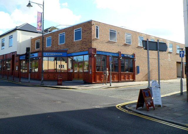 File:The Malcolm Uphill pub Caerphilly geograph 2925730.jpg