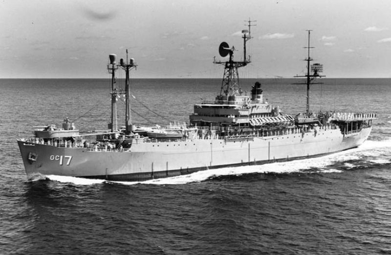 File:USS Taconic (AGC-17) underway in 1964.jpg