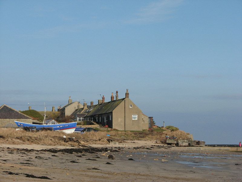 File:Boulmer beach - geograph.org.uk - 1716340.jpg