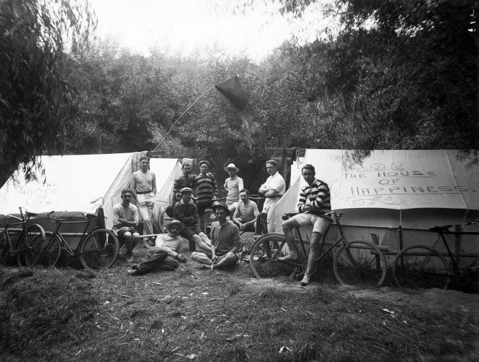 File:Camping in New Zealand ca 1910.jpg