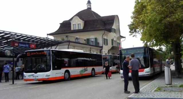 File:Gossau SG Regiobus Bahnhof.jpg