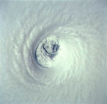 File:Hurricane emilia (1994) eye close-up.jpg